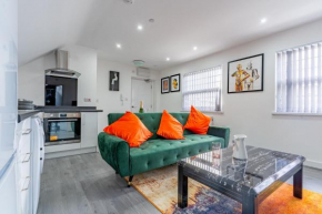 Warm vibrant apartment at the top very close to Birmingham City Centre